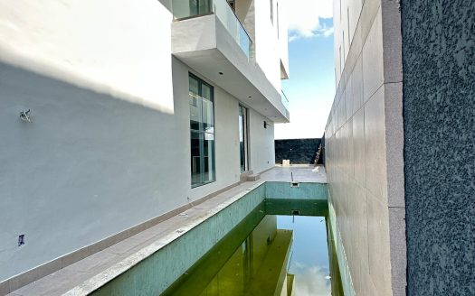 Luxury 5 Bedroom Detached Home