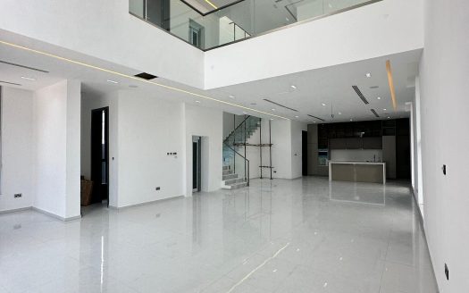 Luxury 5 Bedroom Detached Home