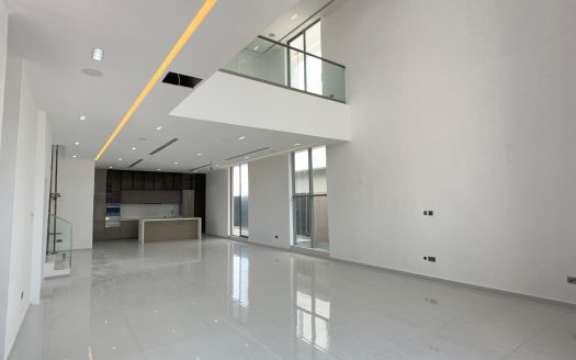 Luxury 5 Bedroom Detached Home