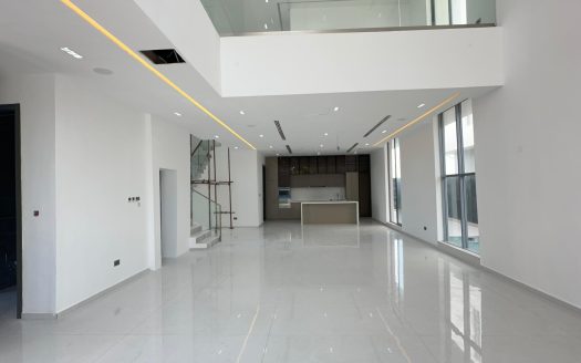 Luxury 5 Bedroom Detached Home