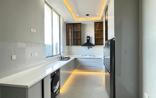 Luxury 5 Bedroom Detached Home