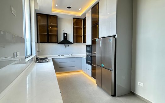 Luxury 5 Bedroom Detached Home