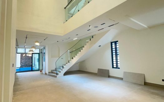 Luxury 5 Bedroom Detached Home