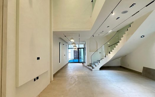 Luxury 5 Bedroom Detached Home