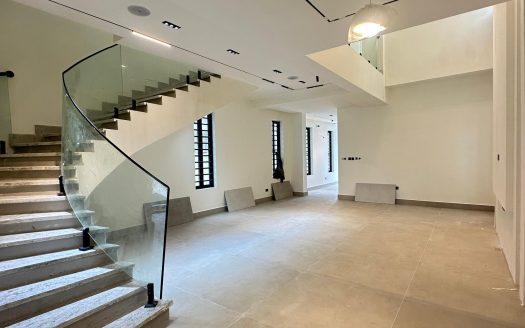 Luxury 5 Bedroom Detached Home