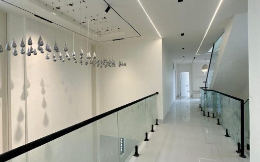 Luxury 5 Bedroom Detached Home