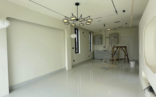 Luxury 5 Bedroom Detached Home