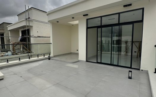 Luxury 5 Bedroom Detached Home