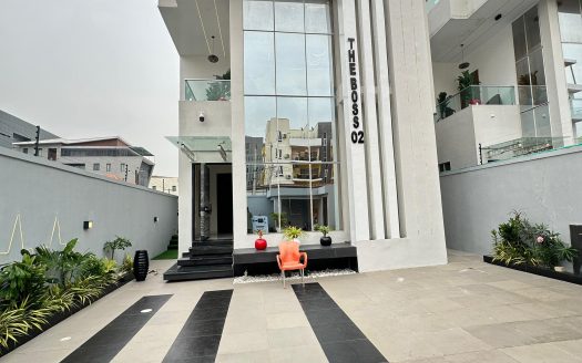 Luxury 5 Bedroom Detached Home