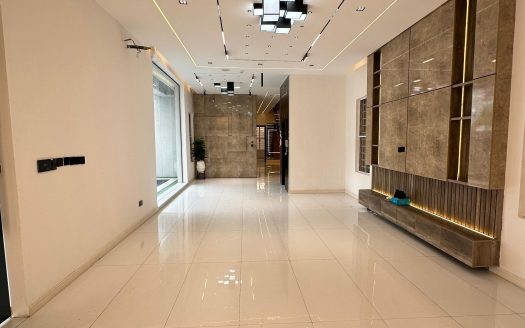 Luxury 5 Bedroom Detached Home