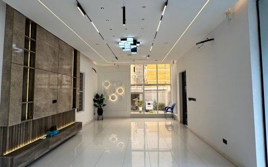 Luxury 5 Bedroom Detached Home