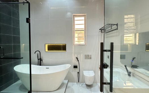 Luxury 5 Bedroom Detached Home