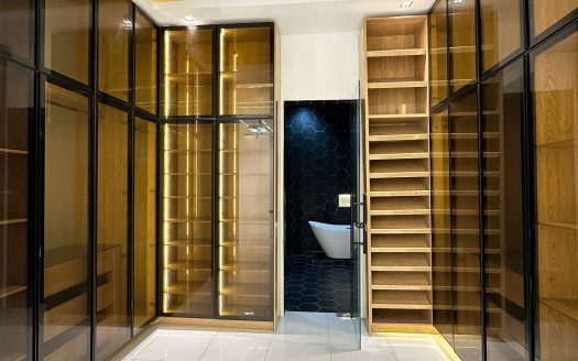 Luxury 5 Bedroom Detached Home