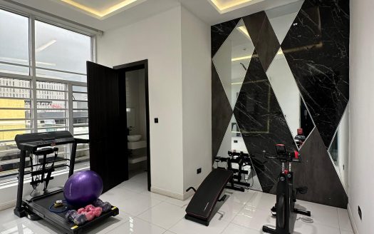 Luxury 5 Bedroom Detached Home