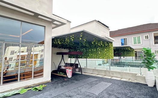 Luxury 5 Bedroom Detached Home