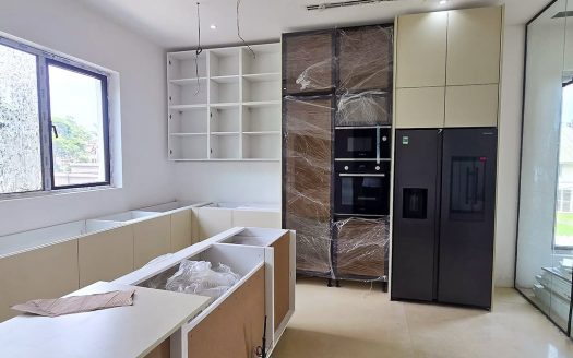 ULTRA-MODERN 4 BEDROOM TOWNHOUSE