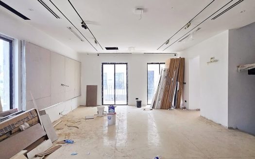 ULTRA-MODERN 4 BEDROOM TOWNHOUSE