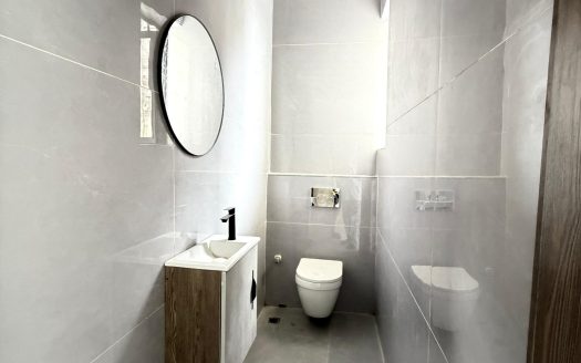 Spacious 2 Bedroom Apartment.