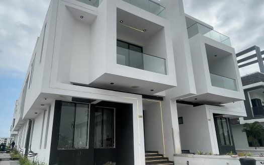 Luxurious 5 Bedroom Semi Detached Duplex