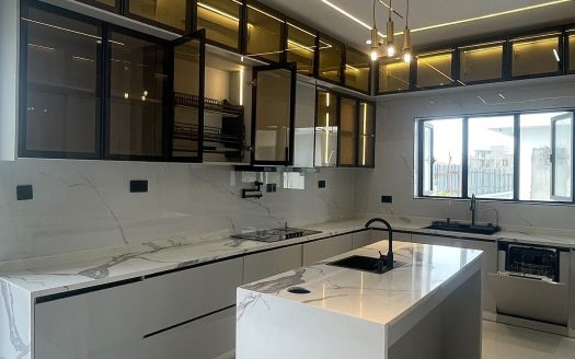 Luxurious 5 Bedroom Semi Detached Duplex