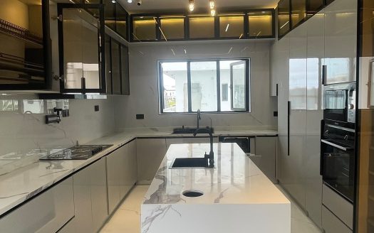 Luxurious 5 Bedroom Semi Detached Duplex