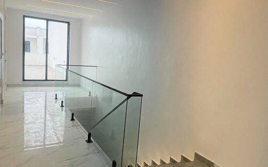 Luxurious 5 Bedroom Semi Detached Duplex