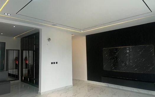 Luxurious 5 Bedroom Semi Detached Duplex