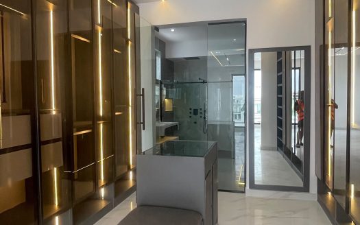 Luxurious 5 Bedroom Semi Detached Duplex