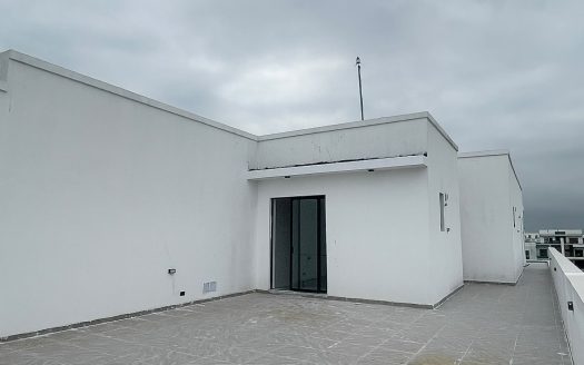 Luxurious 5 Bedroom Semi Detached Duplex