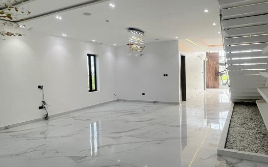Well Built 5 Bedroom Semi Detached Duplex