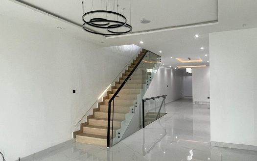 Well Built 5 Bedroom Semi Detached Duplex