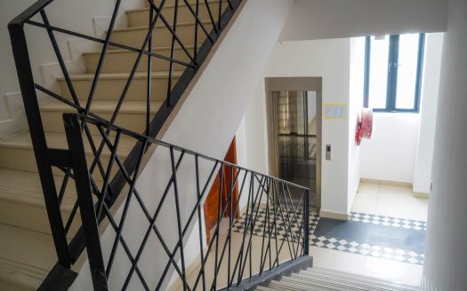 FULLY FURNISHED LAGOON-VIEW APARTMENT — BANANA ISLAND ROAD IKOYI.
