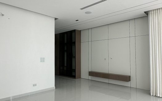 Luxurious 5 Bedroom Detached Duplex + Electric Car Charging Port