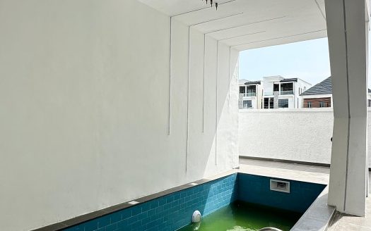 Luxurious 5 Bedroom Detached Duplex + Electric Car Charging Port