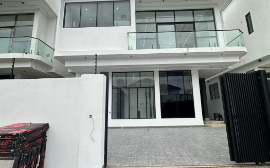 Luxury 4 Bedroom Fully Detached