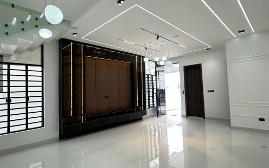 Luxury 4 Bedroom Fully Detached