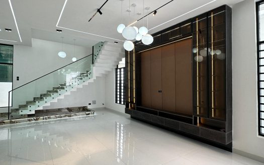 Luxury 4 Bedroom Fully Detached