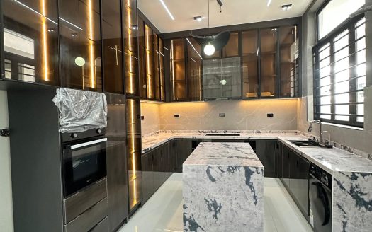 Luxury 4 Bedroom Fully Detached