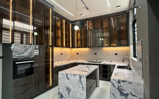 Luxury 4 Bedroom Fully Detached