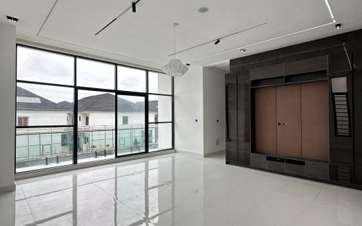 Luxury 4 Bedroom Fully Detached