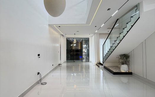 Contemporary 5 Bedroom Fully Detached Duplex with BQ and Swimming pool