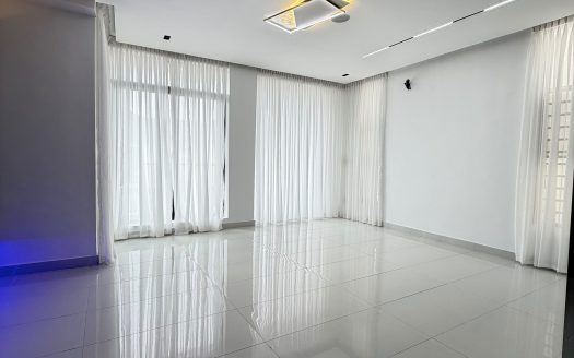 Contemporary 5 Bedroom Fully Detached Duplex with BQ and Swimming pool