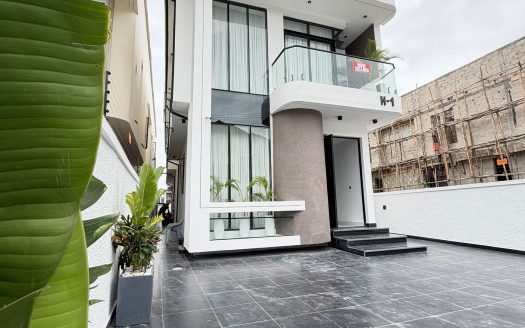 Contemporary 5 Bedroom Fully Detached Duplex with BQ and Swimming pool