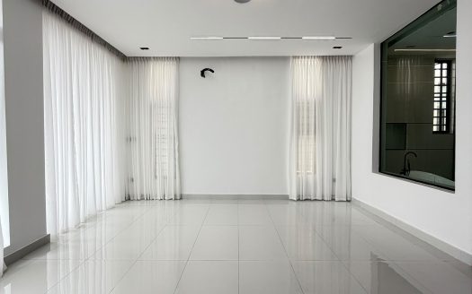 Contemporary 5 Bedroom Fully Detached Duplex with BQ and Swimming pool