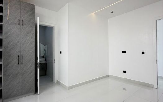 Contemporary 5 Bedroom Fully Detached Duplex with BQ and Swimming pool
