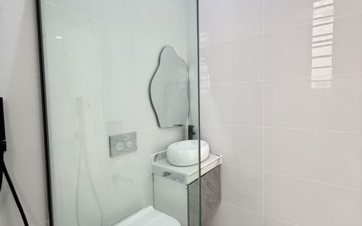 Contemporary 5 Bedroom Fully Detached Duplex with BQ and Swimming pool