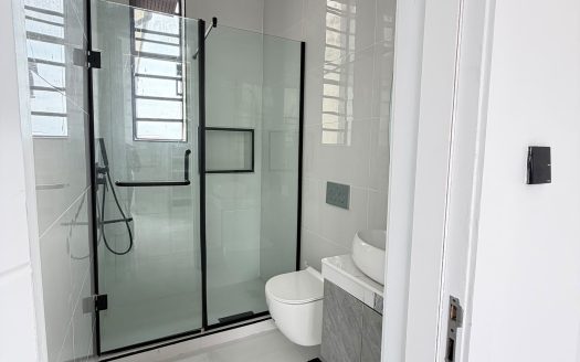 Contemporary 5 Bedroom Fully Detached Duplex with BQ and Swimming pool