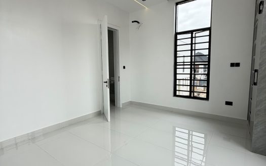 Contemporary 5 Bedroom Fully Detached Duplex with BQ and Swimming pool